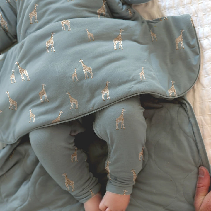 >Gunamuna Baby 2.5 TOG Long Sleeve Sleep Bag - ﻿﻿Giraffe Moss