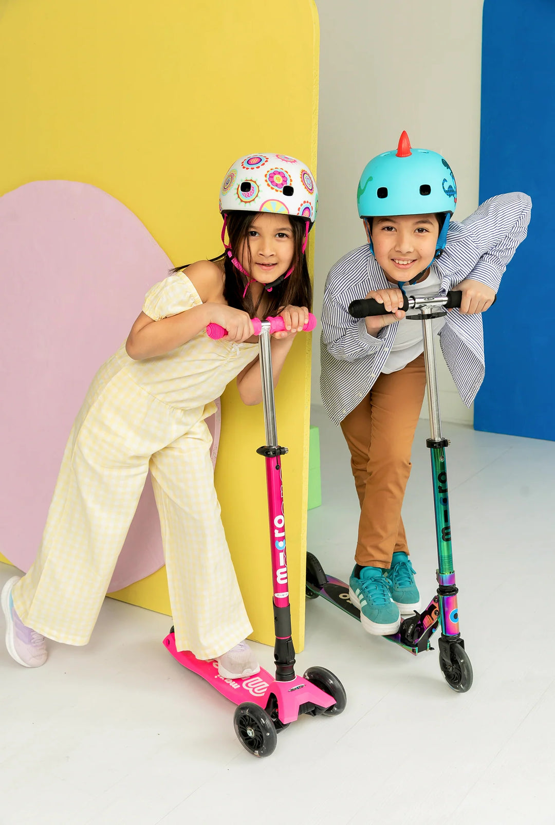 Micro Kickboard Kids Maxi Deluxe Foldable LED Scooter - Shocking Pink [Age 5-12]