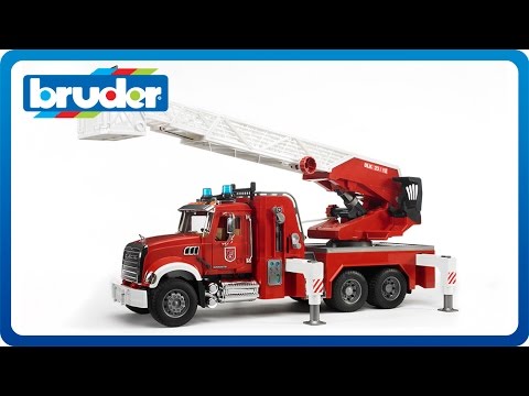 >Bruder 02821 MACK Granite Fire Engine w/ Water Pump and Light & Sound 24.8 x 7.9 x 10.4 inch