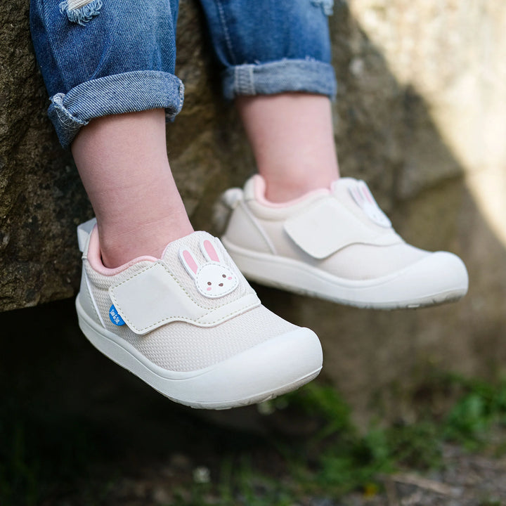 >Jan & Jul Kids Mini-Flyer Sneakers - Cream Bunny