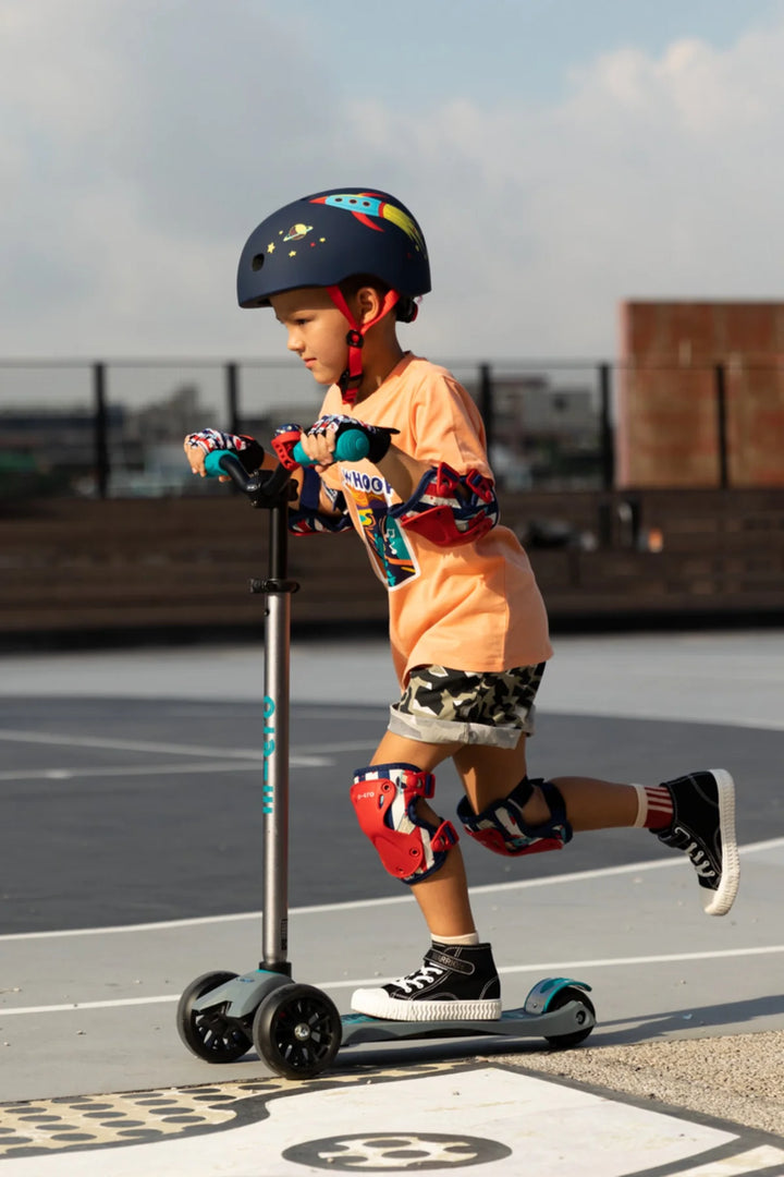 Micro Kickboard Kids Maxi Deluxe Pro LED Scooter - Black/Red [Age 5-12]